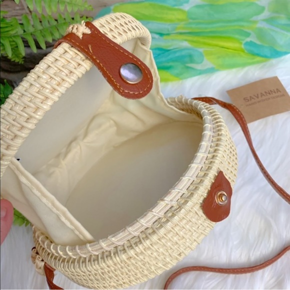 Hand Woven Shell Crossbody - Picture 4 of 10
